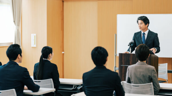 探偵学校の説明会と入学のお申し込み